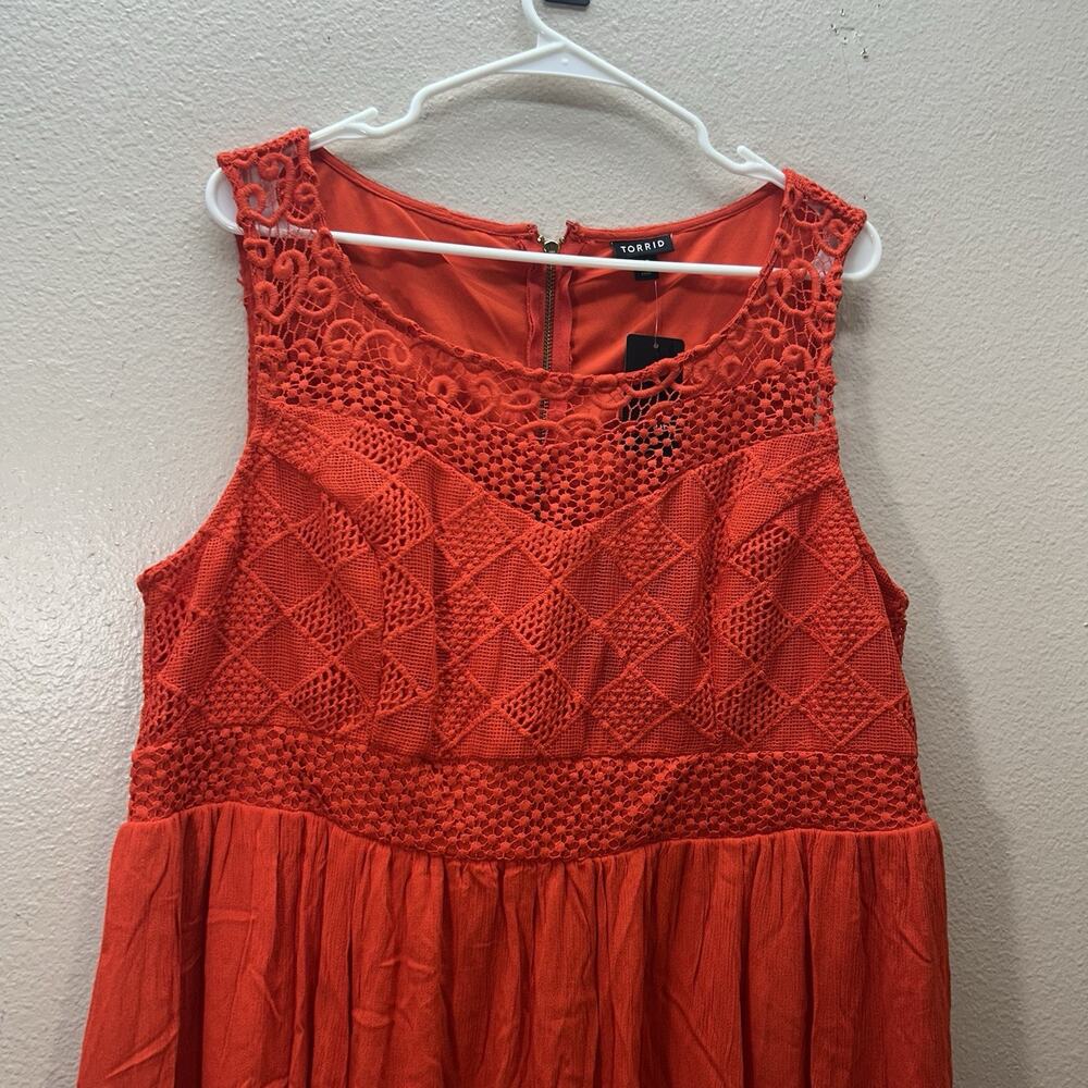 Plus Size Red Lace Bodice Sleeveless Dress - Picture 3 of 8